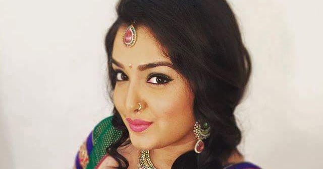 After internet sensation priya prakash now-bhojpuri actress amrapali dubey become viral girl across the internet