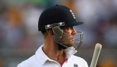 Former England batsman Jonathan Trott decides to retire at the end of the season
