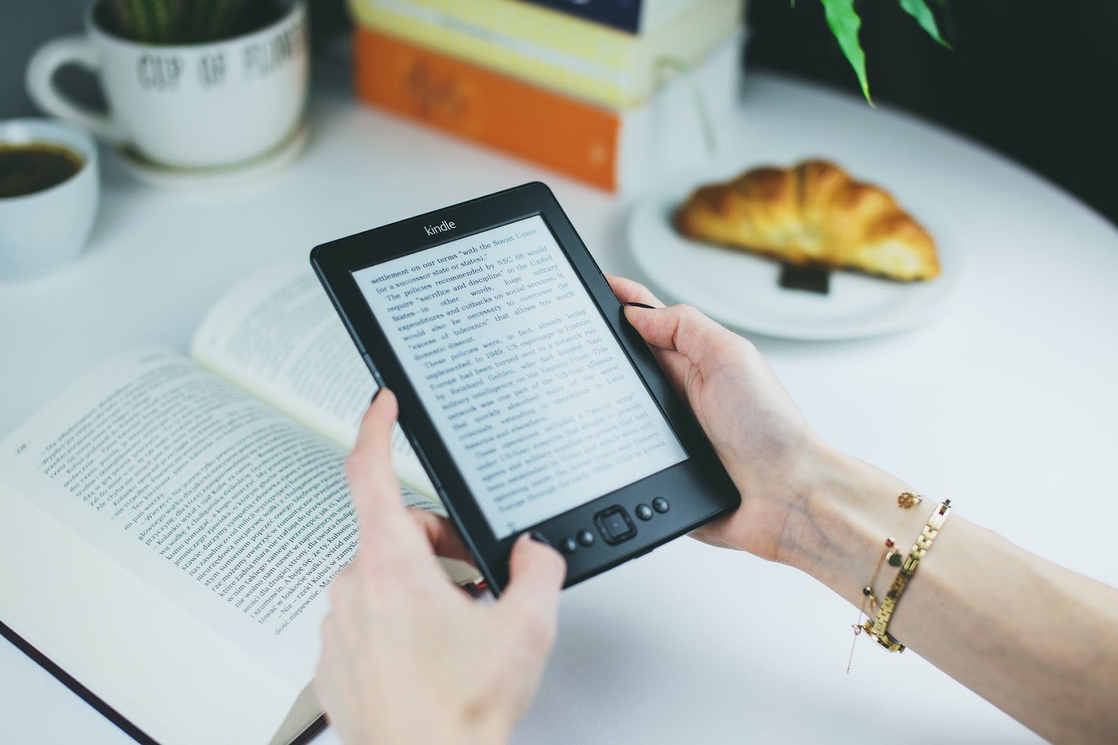 HERE’S HOW E-BOOKS ARE EVOLVING PUBLISHING INDUSTRY