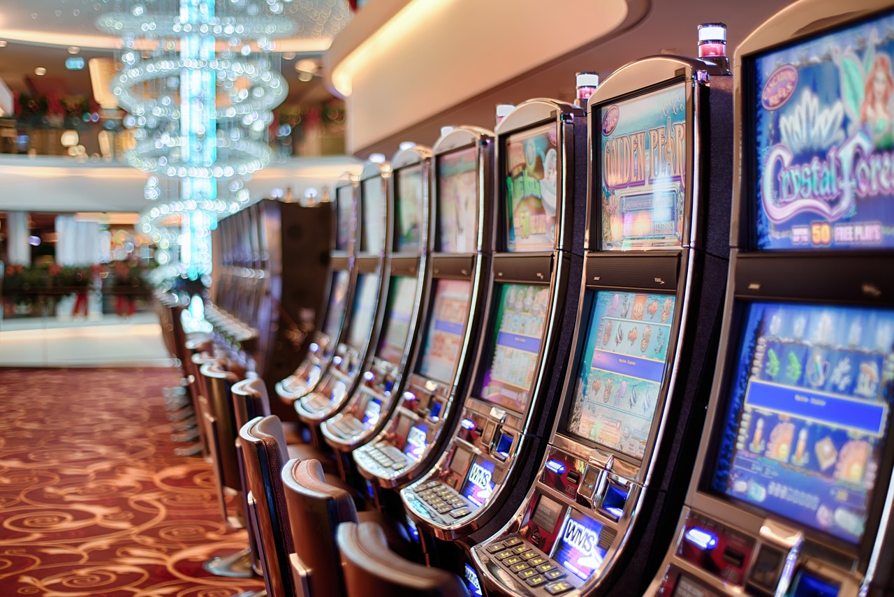 Play Online Slots for Free or Real Money