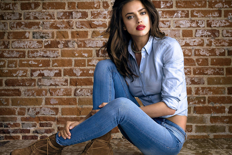 5 Amazing Looks for Your Light Blue Denim Jeans