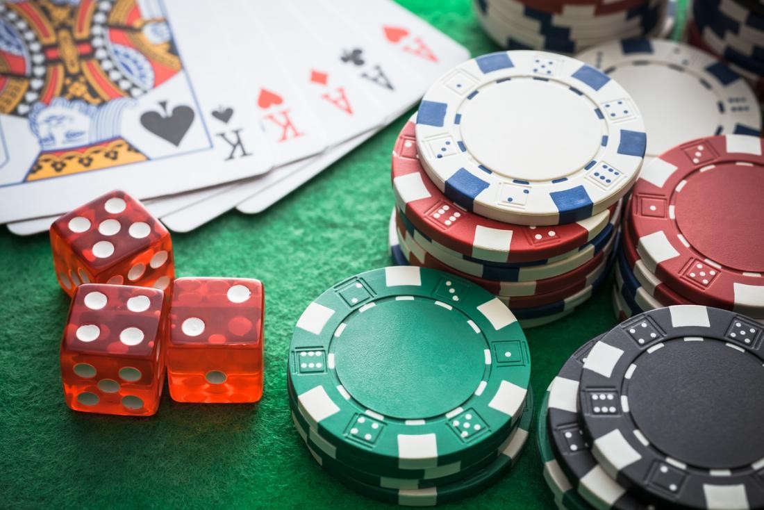 What makes online gambling interested?