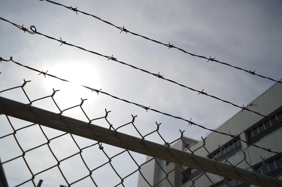 Top Reasons to Install Commercial Security Fencing