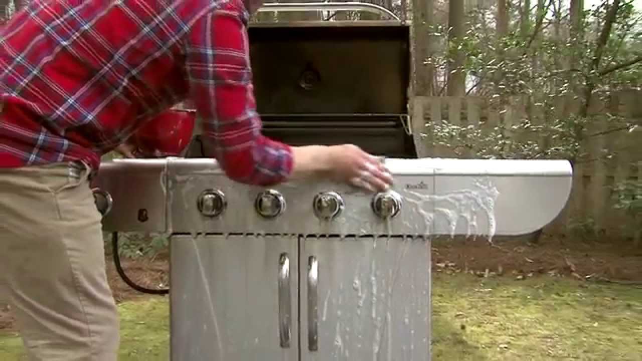 How to Clean the Ignitor on Your Gas Grill