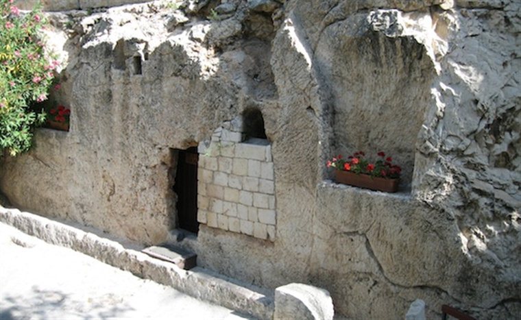 How Pastors Can Organize Christian Groups to the Garden Tomb